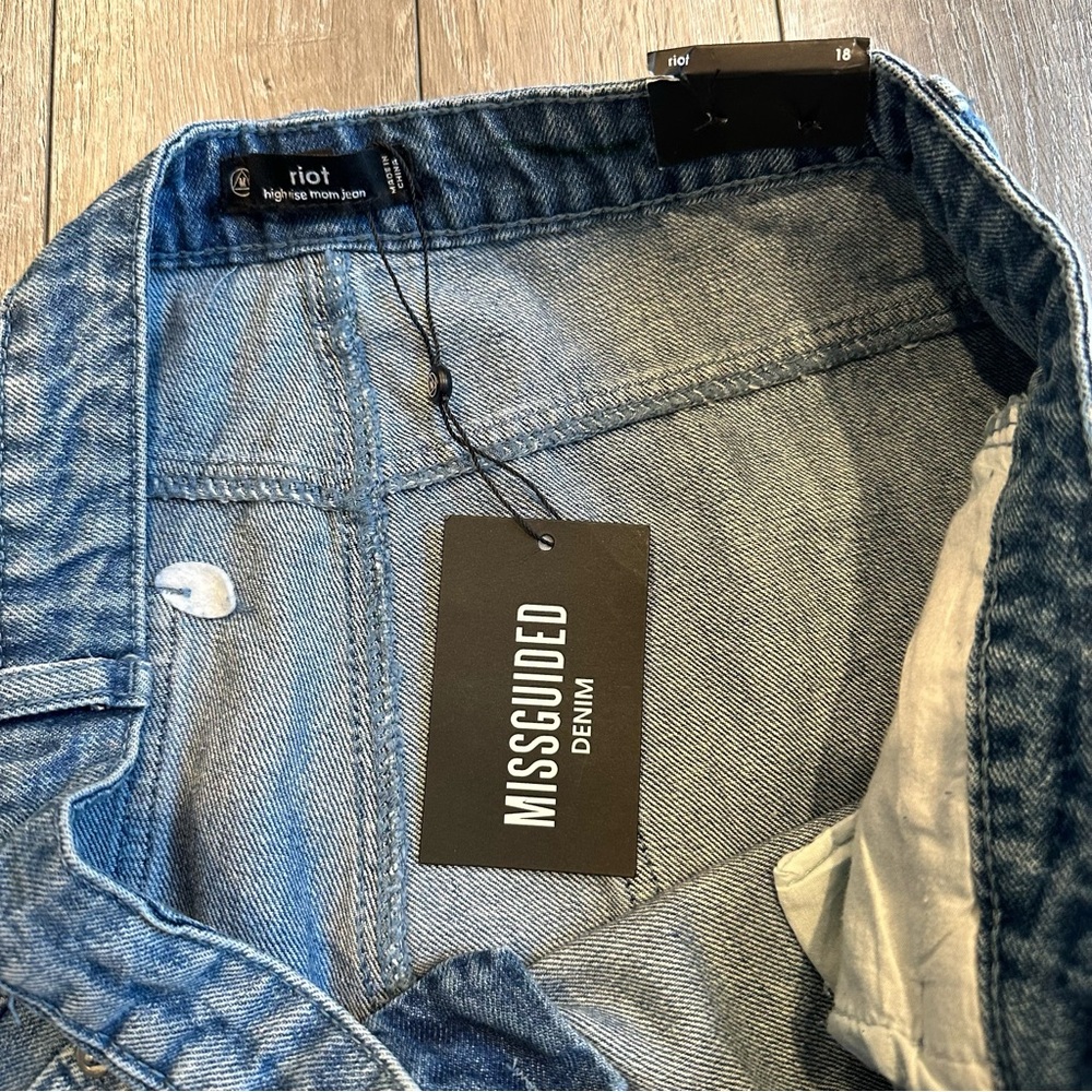 Missguided Riot High Rise Mom Jean Double Knee Rip Blue Wash Relaxed Tappered - Picture 9 of 12